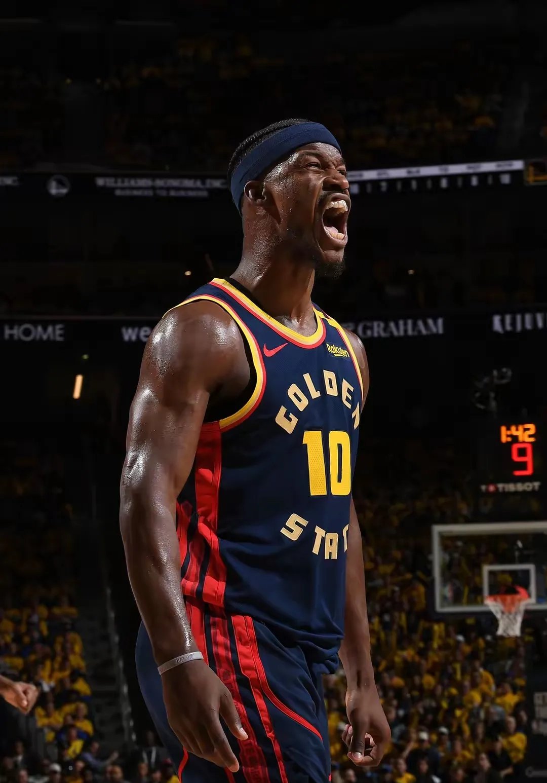 九游娱乐-包含巴特勒重返赛场，比赛局势复杂首场状态出色，老鹰观众沸腾！的词条