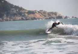 九游娱乐-冲浪夜战：天山灰熊队翻盘川蜀貔貅队，临门一脚致胜赛后更衣室沸腾(江风小说免费阅读)