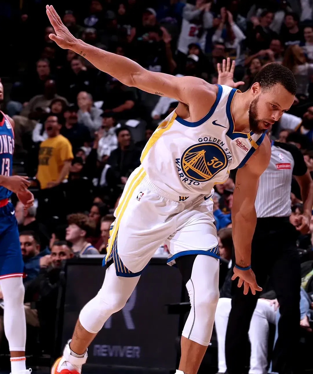 JIUYOU-库里迎来十五赛季高光表现，篮网球迷沸腾！的简单介绍